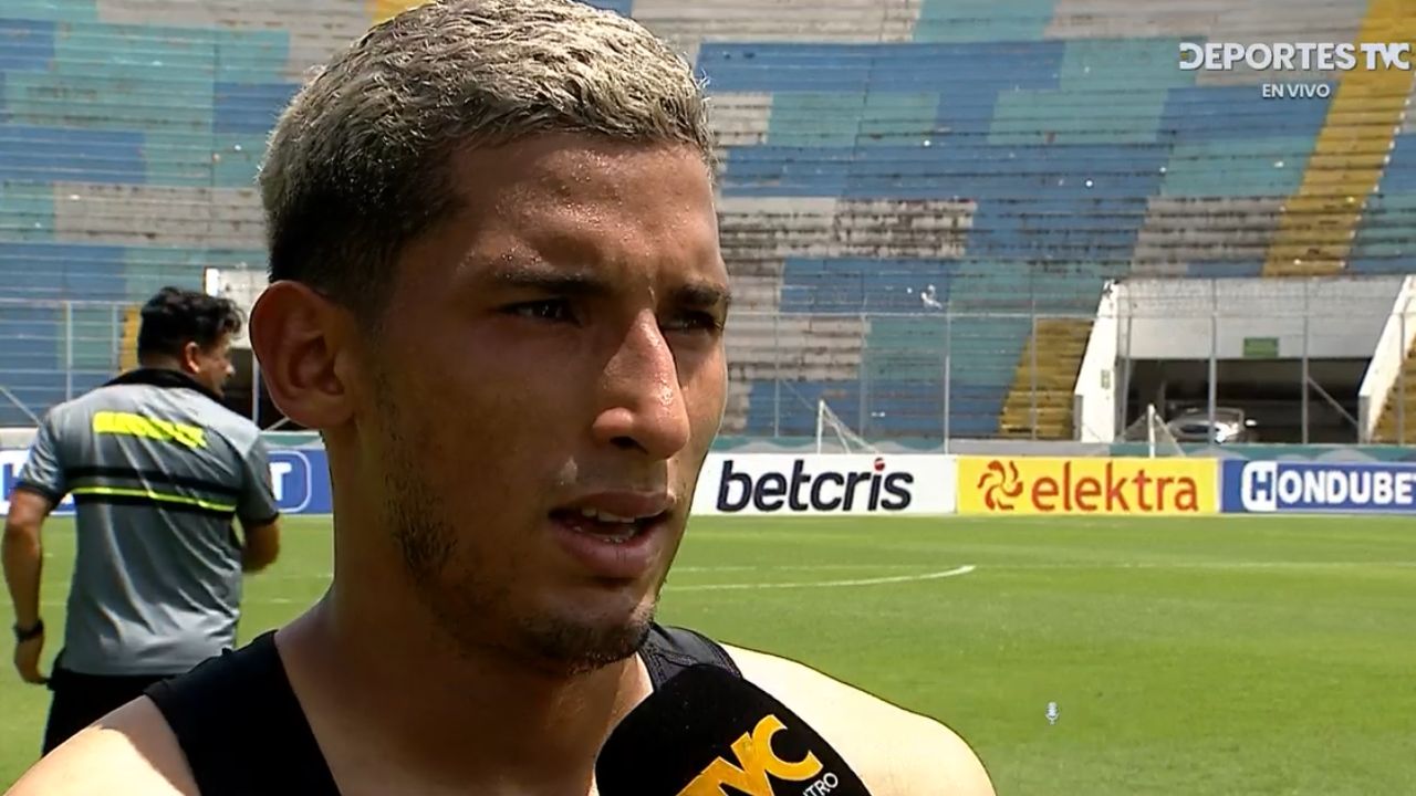 José Mario Pinto agradece a Menjívar por atajar penal a Olancho FC