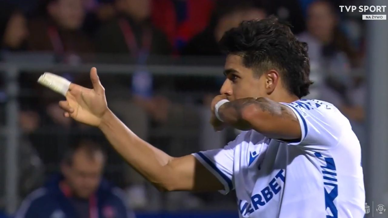 Luis Palma se luce con golazo y asistencia de crack con el Lech Poznan