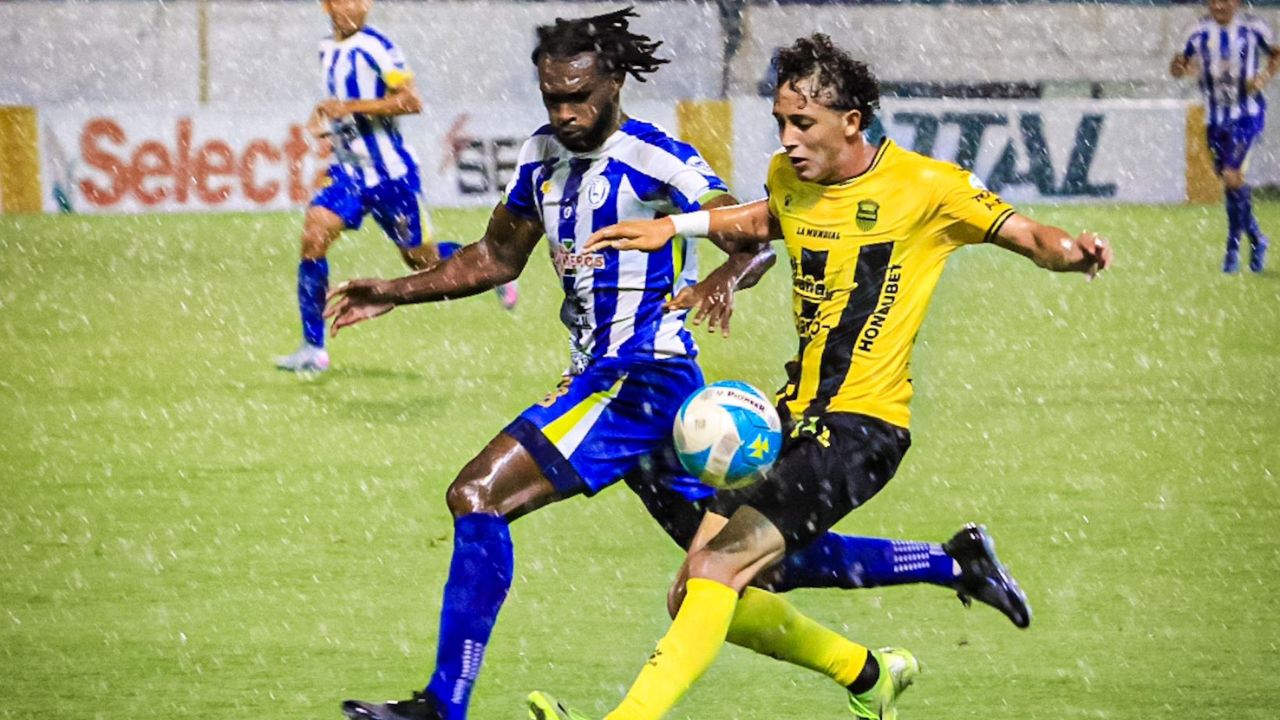 Victoria revive en el torneo goleando al Real España en el estadio Morazán