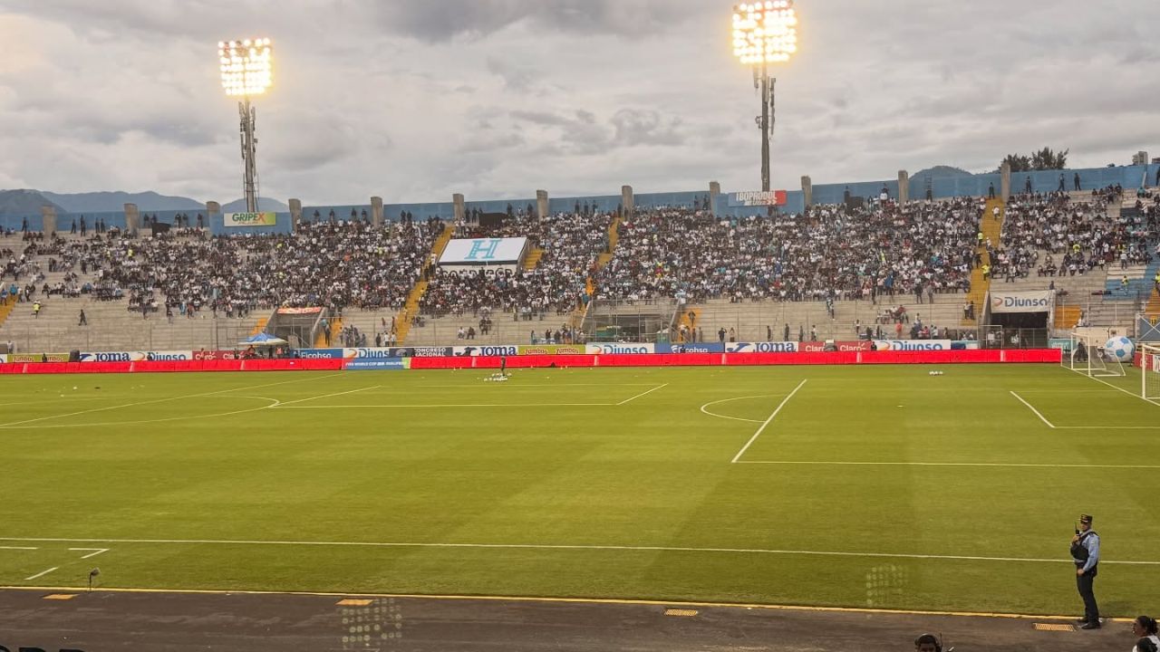 Muestran avances del centro comercial en el estadio Nacional Chelato Uclés