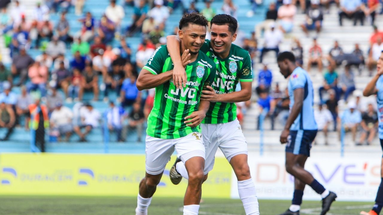 Marathón propina goleada a Génesis FC con un hombre menos