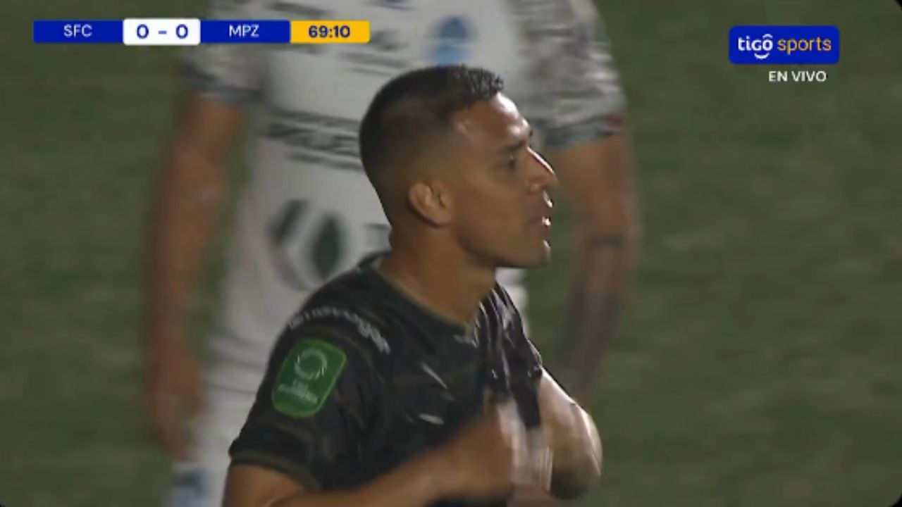 El increíble fallo de José Alejandro Reyes con el Sporting de Costa Rica
