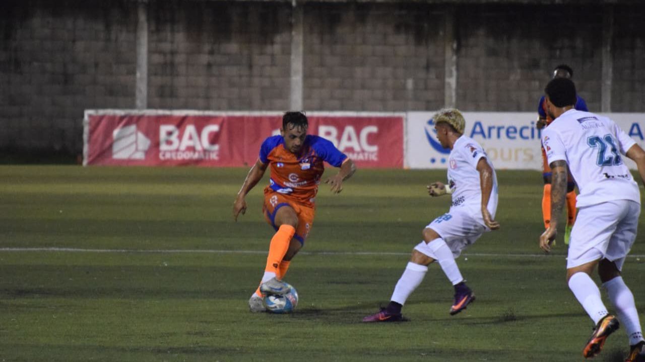 Lobos UPN empata con Platense en un intenso partido en Choluteca