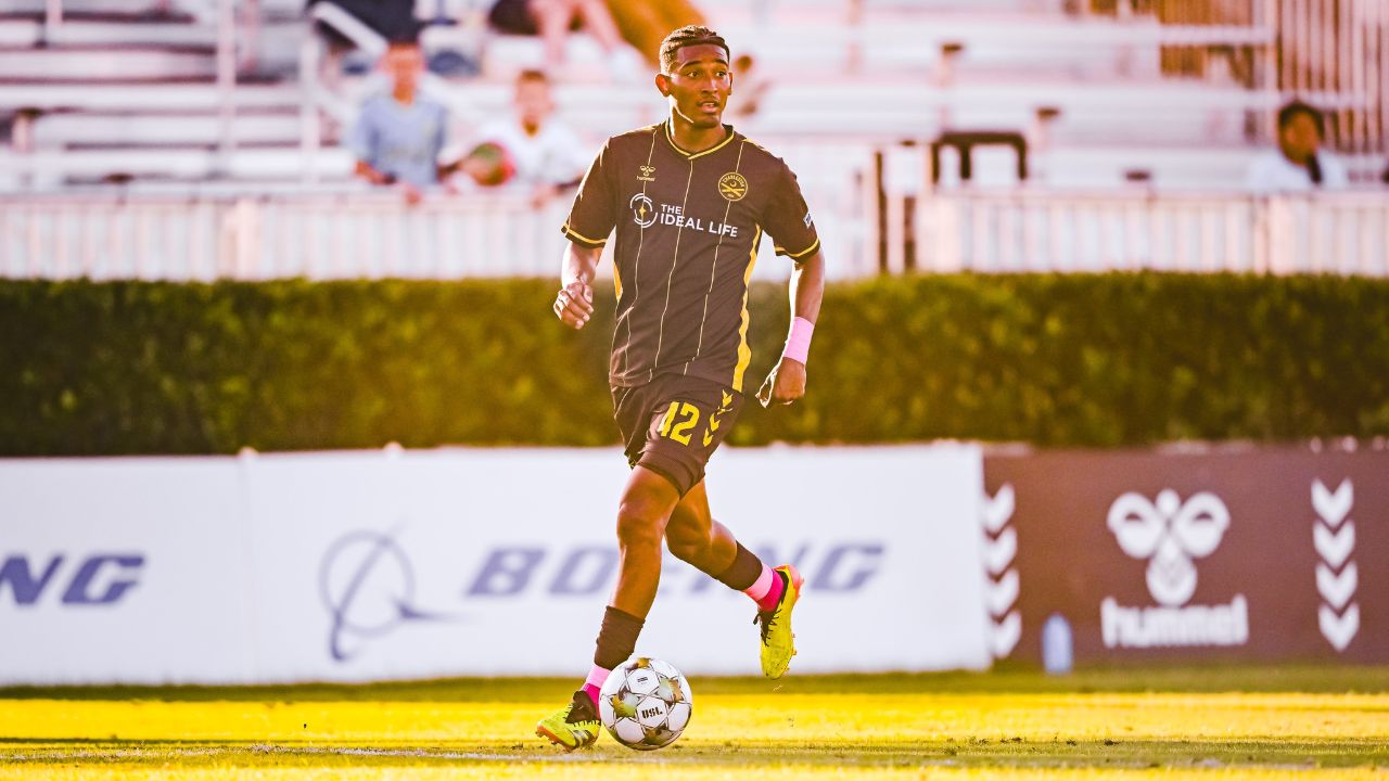 Douglas Martínez es reconvertido a defensa en su nuevo club en Estados Unidos