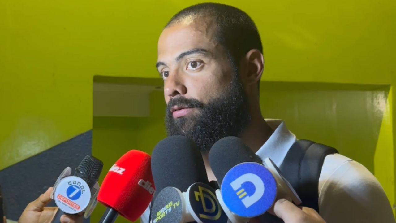 Edrick Menjívar calienta duelo en Alajuela y habla del debut de Clinton Bennett