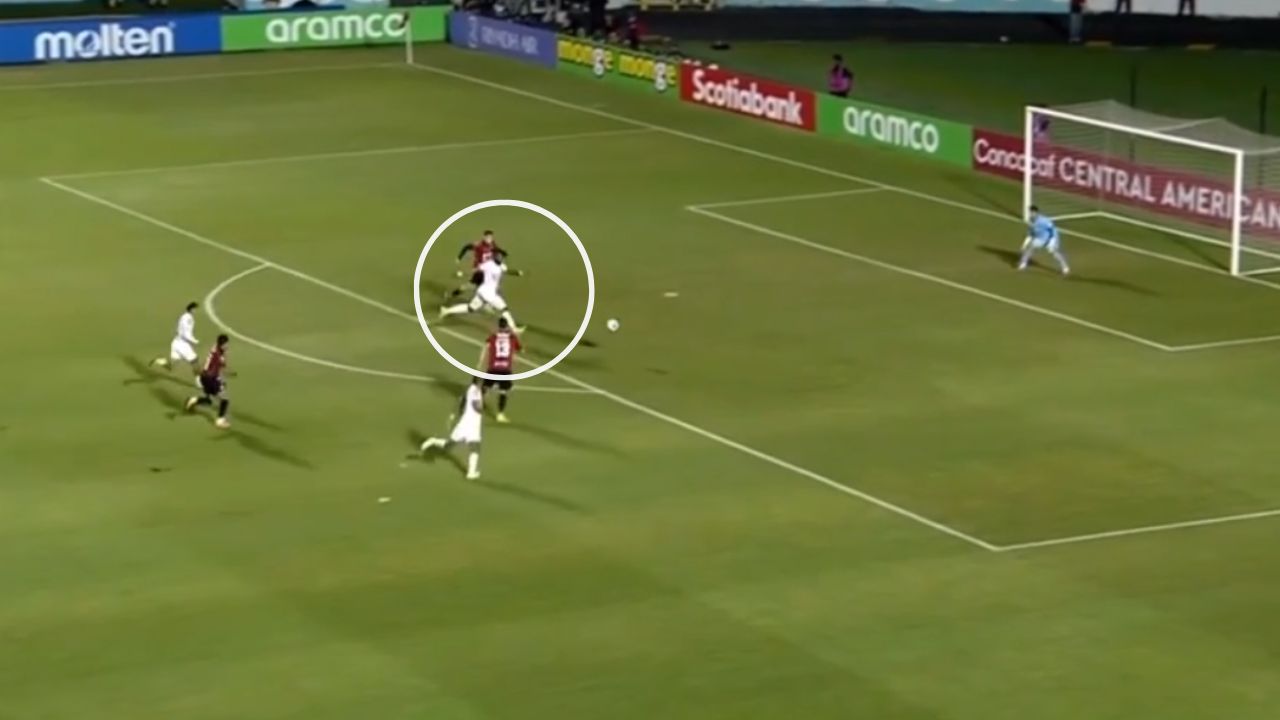 Así fue el gol de Jorge Benguché en el partido entre Olimpia vs Alajuelense