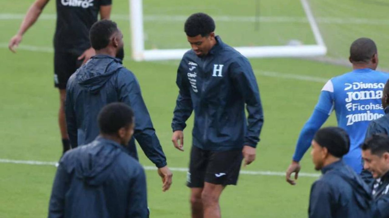 Leonardo Posadas recibe duro golpe con la Selección de Honduras