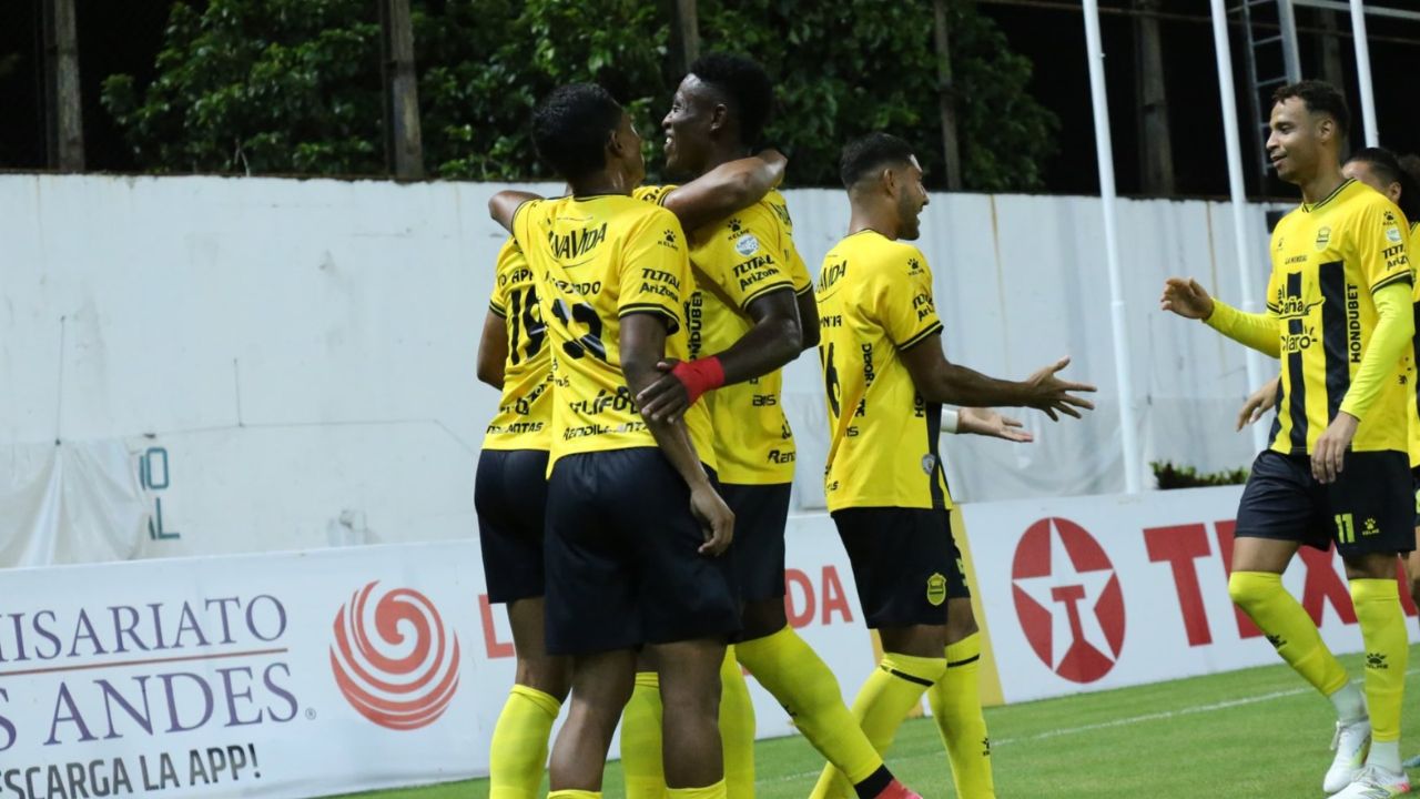Real España propina goleada a CD Choloma al ritmo de Nixon Cruz