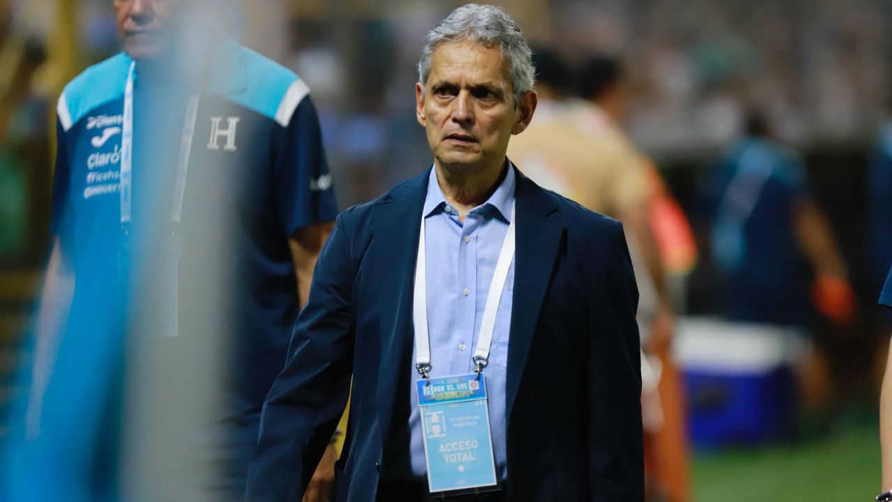 Reinaldo Rueda denuncia insultos hacia él de parte de la afición de San Pedro Sula