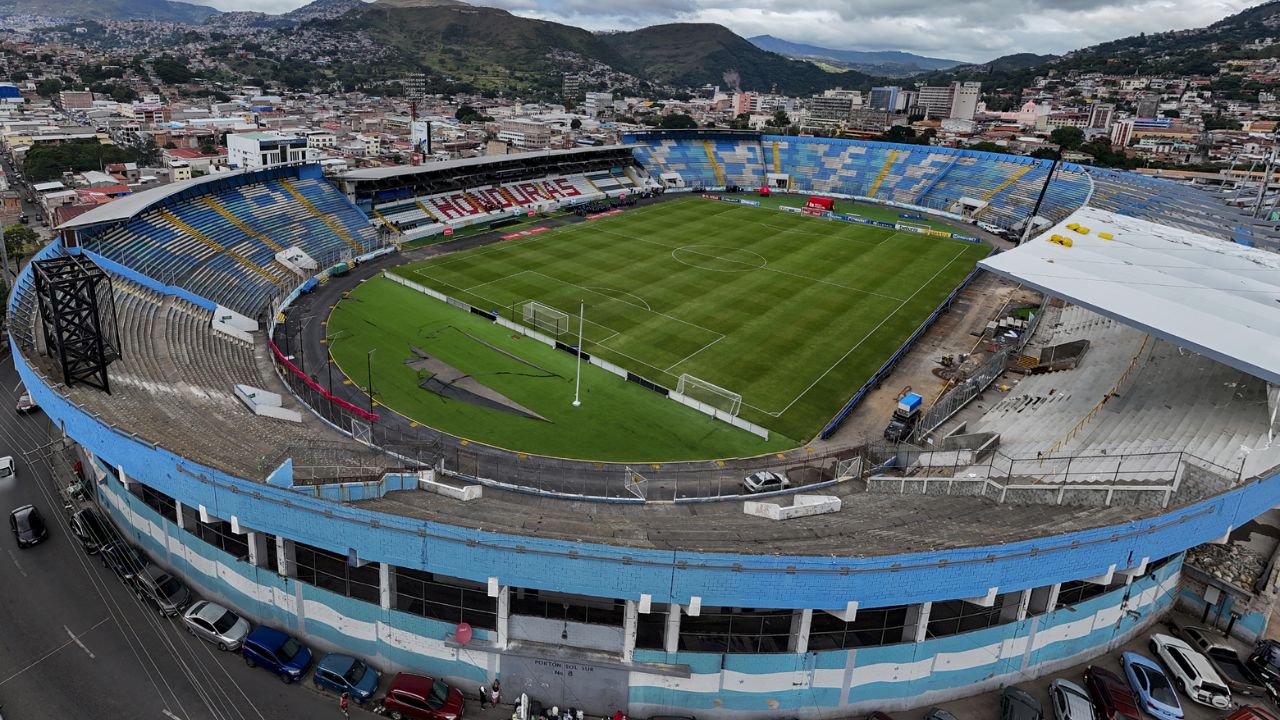 Estadio Nacional Chelato Ucles enfrenta nuevo problema con su iluminación