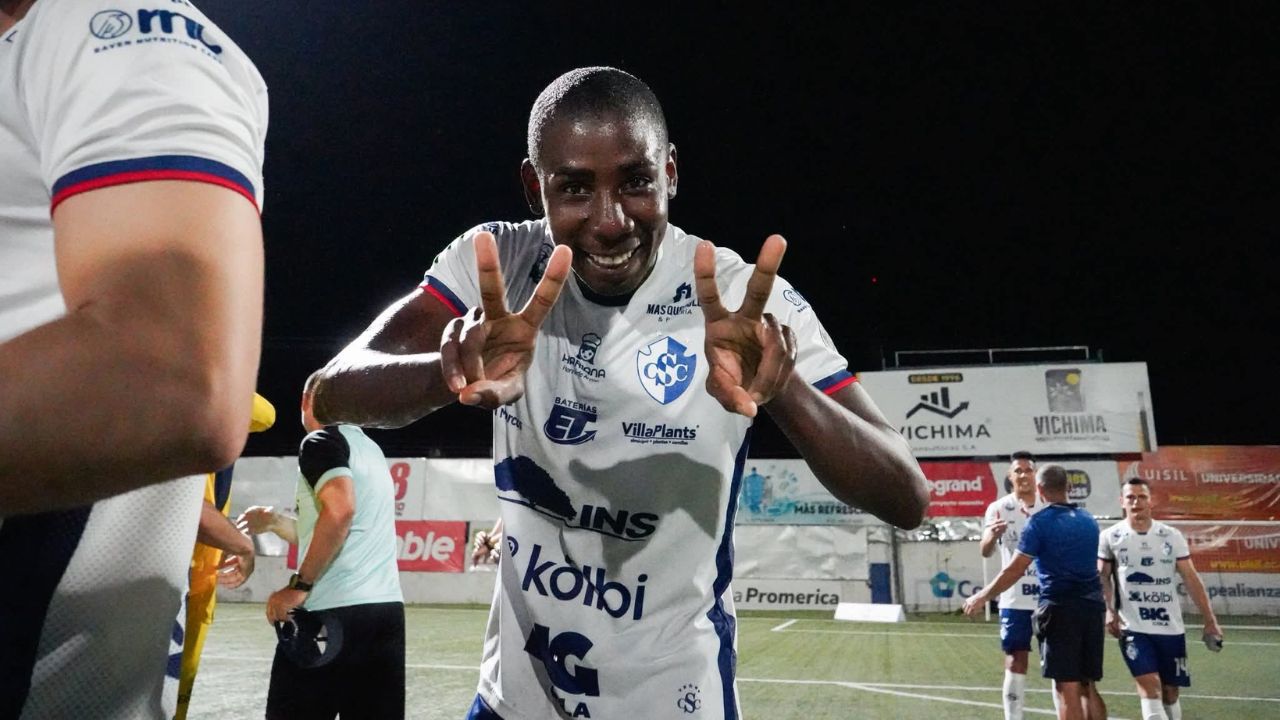 Jesús Batiz se luce con golazo en triunfo clave del Cartaginés