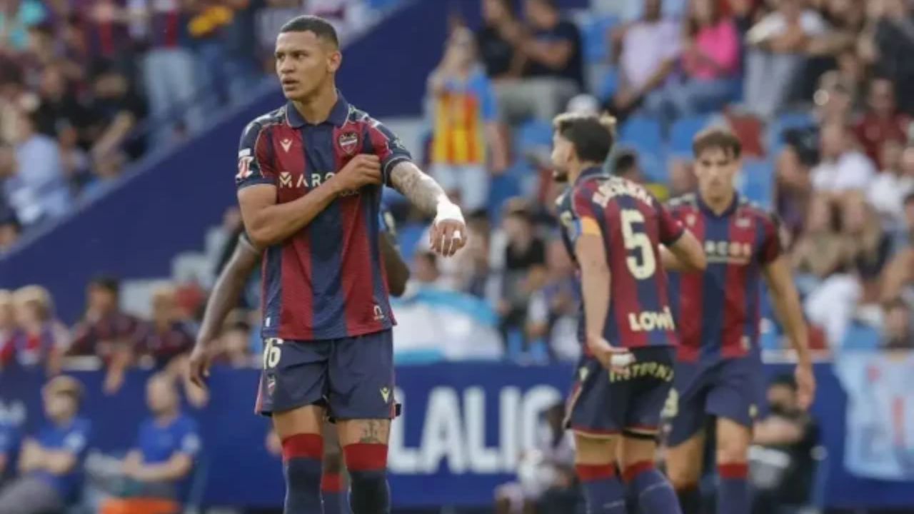 Kervin Arriaga no pudo ser titular en el derbi contra el Valencia