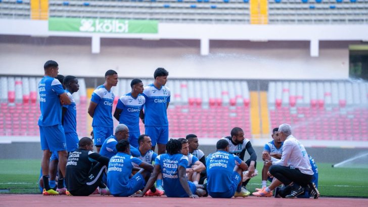Portero hondureño deja entrever su retiro de la selección al igual que Menjívar
