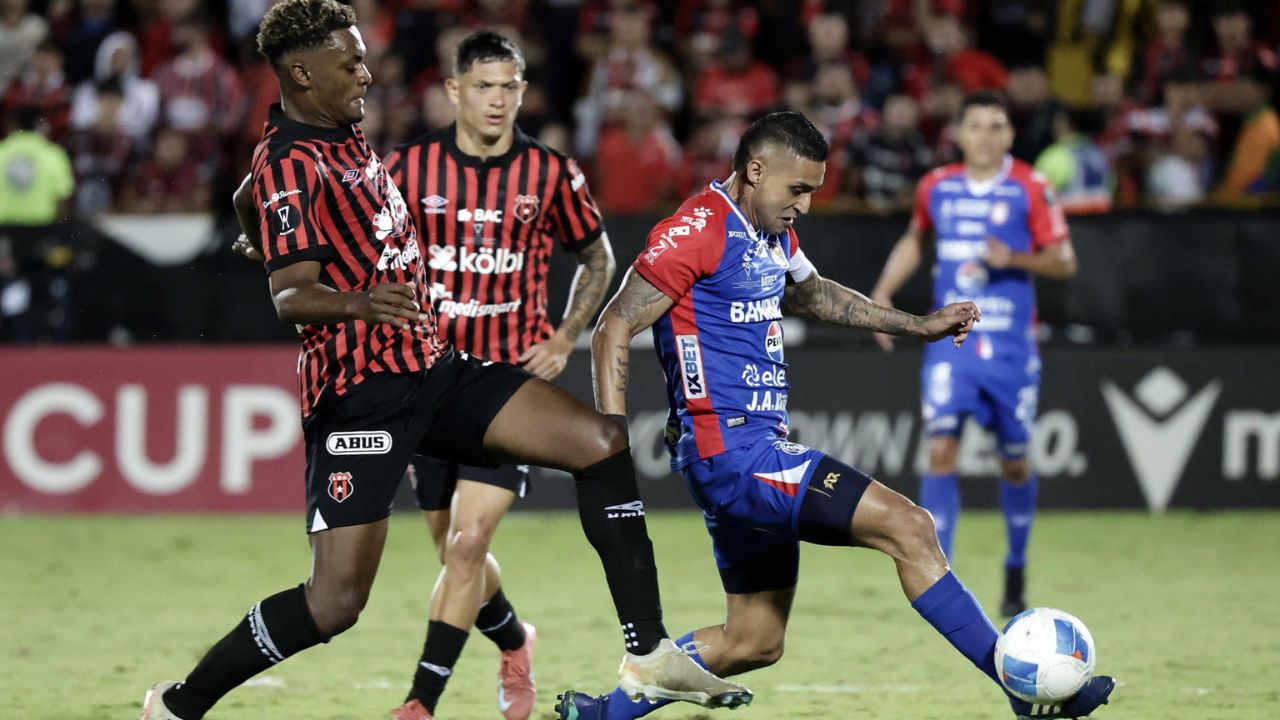 Xelajú le saca empate al Alajuelense en la final de ida de Copa Centroamericana