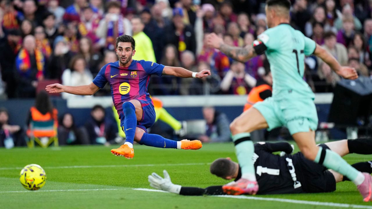 Barcelona vence al Athletic Bilbao en su regreso al Camp Nou y aviva LaLiga