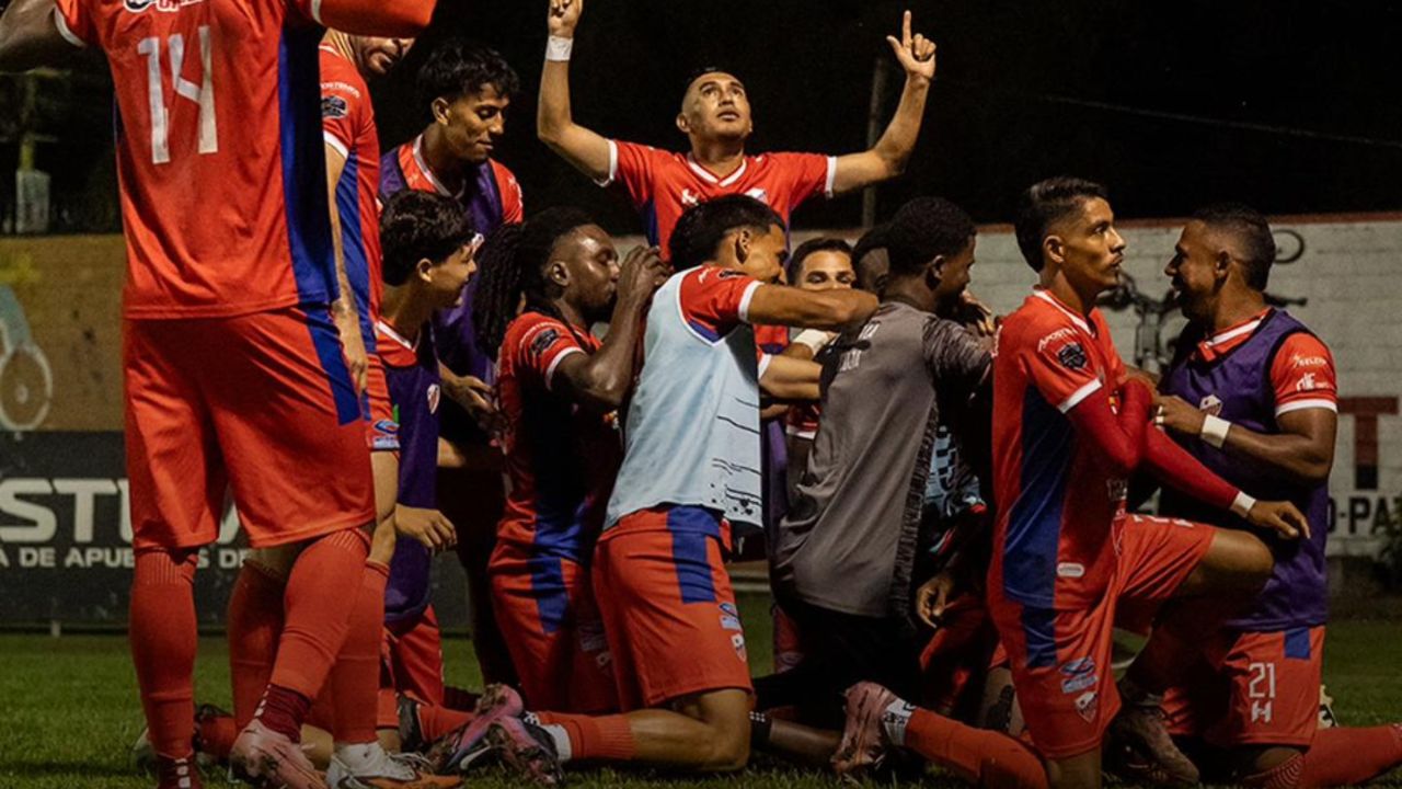 Estrella Roja pega primero a Real Sociedad en la final de la Liga de Ascenso