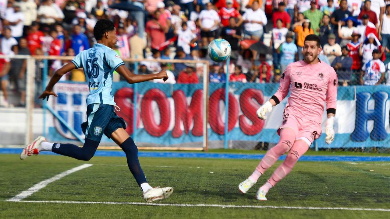 Génesis consigue récord histórico por sus seis goles contra Olimpia