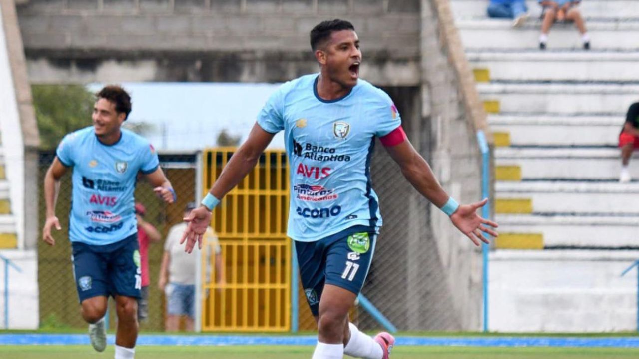 Génesis PN aprovecha y vence a Choloma que lo deja en el camino