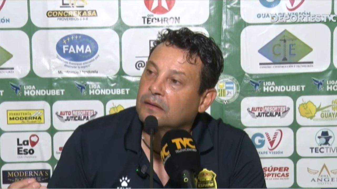 Jeaustin Campos responde con dureza a los que le critican por eliminación de Real España