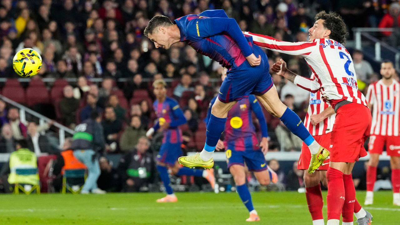 Barcelona le remontó al Atlético de Madrid y sigue líder en LaLiga de España