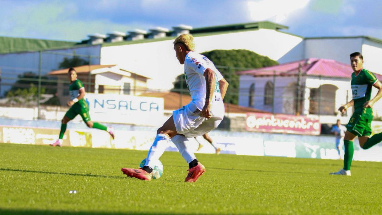 Carlos Pérez termina su torneo con el Platense y tiene nuevo dueño en Honduras