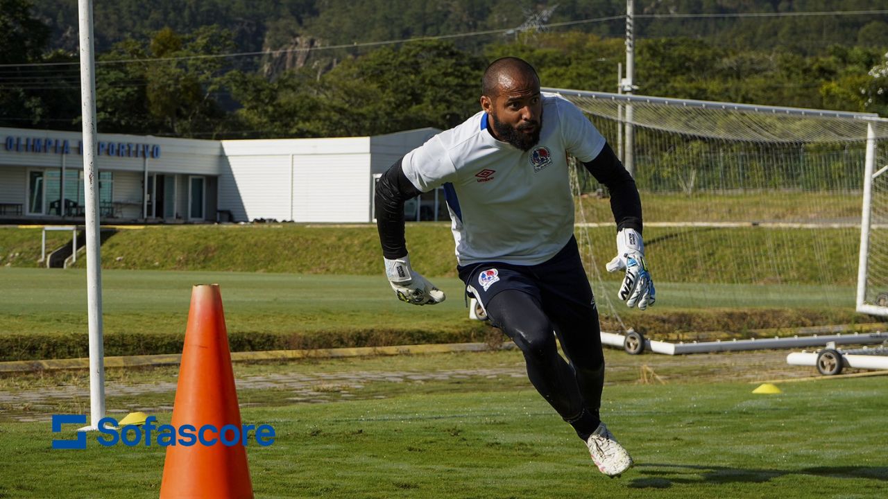 Edrick Menjívar alcanza récord deportivo a nivel del fútbol Latinoamericano