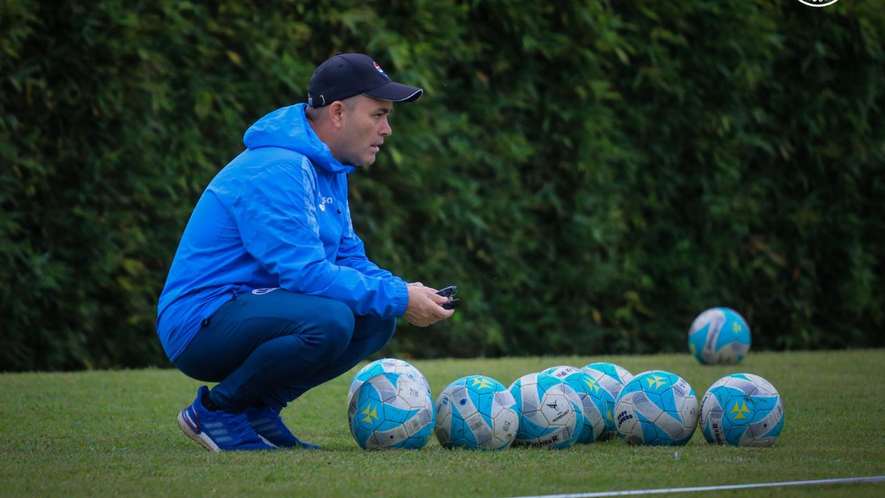 Javier López no se explica cómo Real España perdió contra el Olimpia