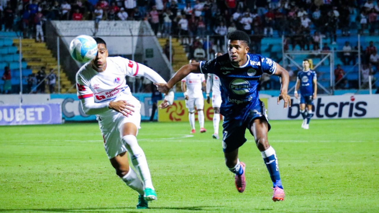 Olimpia le ganó con comodidad al Motagua y lo elimina de la triangular