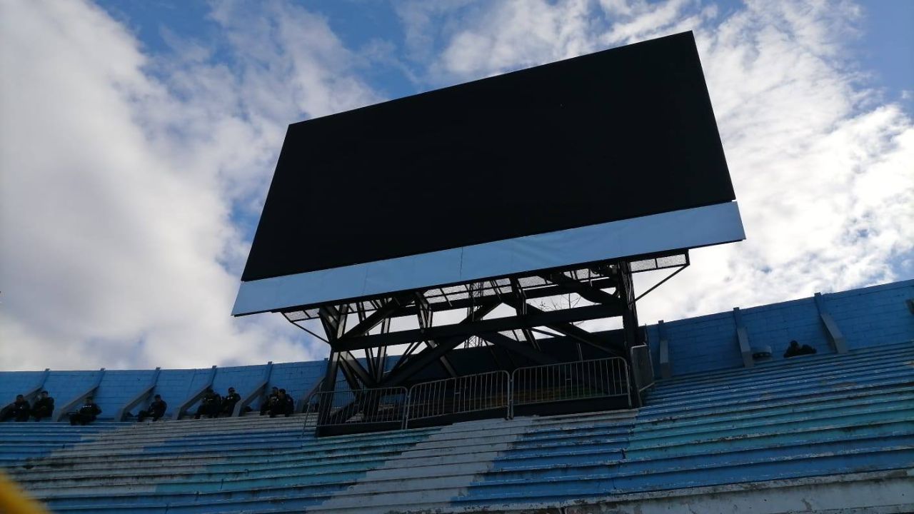 Pantalla del estadio Nacional Chelato Uclés sufre ataque de vandalismo