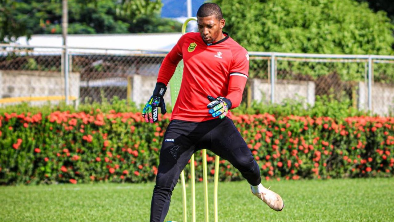 Confirman la razón por la que Buba López no fue titular ante Motagua