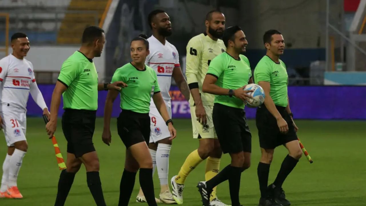 La decisión que Said Martínez no cumplió en el partido Olimpia vs Victoria