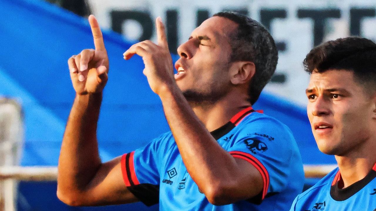 Eddie Hernández marca nuevo gol y da triunfo a Municipal en los cuartos de final