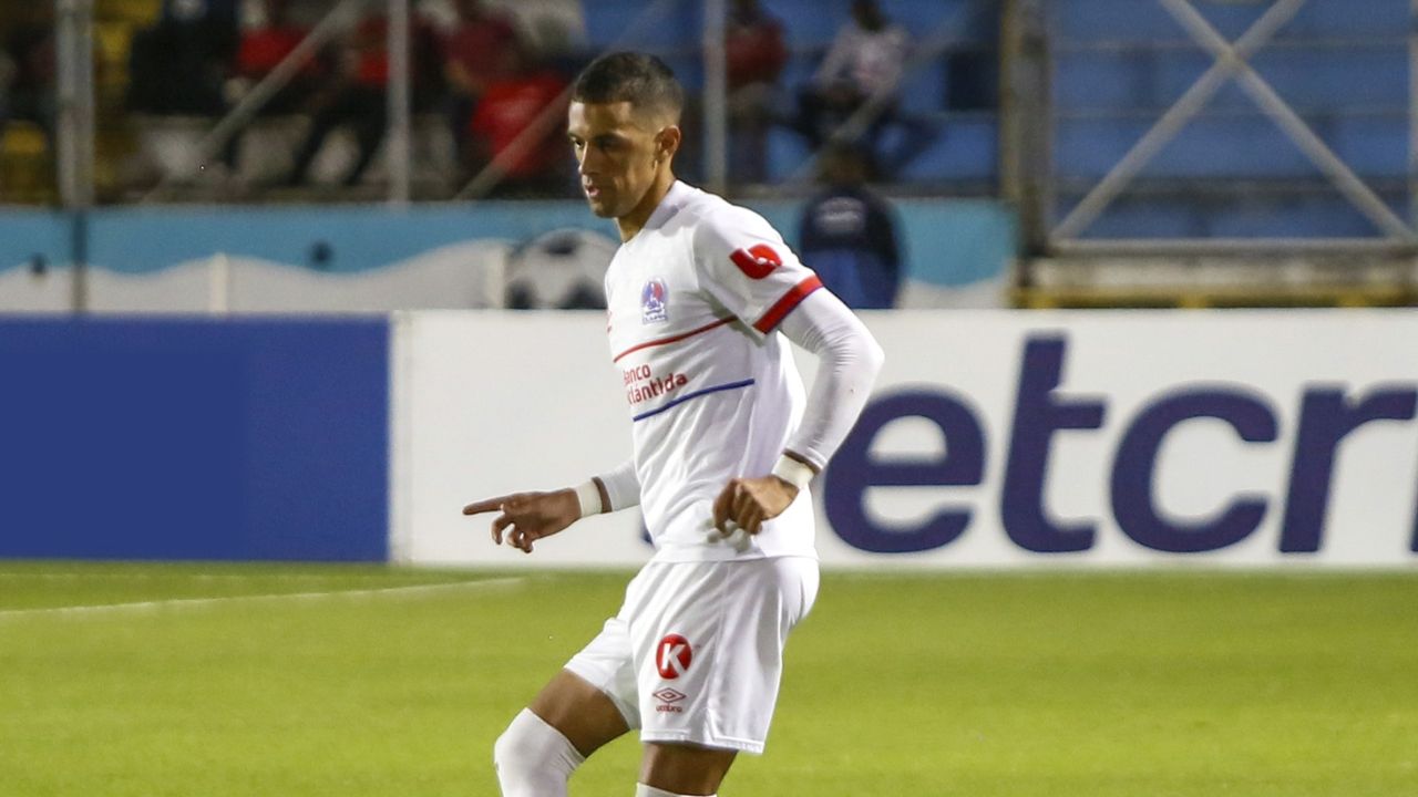 Olimpia anuncia renovación de Emanuel Hernández previo a la final