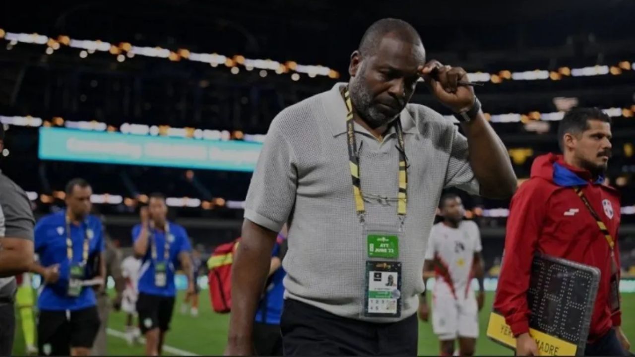 Entrenador de Surinam, selección que eliminó a Honduras, renuncia antes del Mundial
