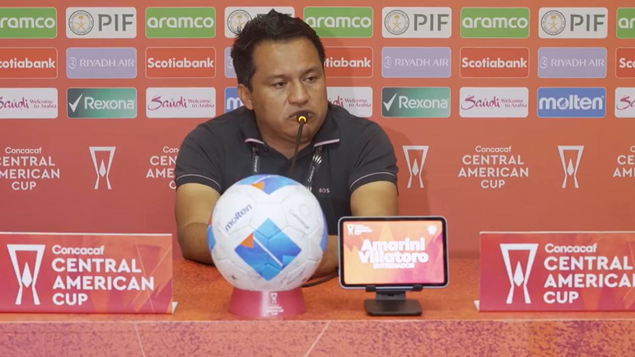 Técnico de Xelajú explota contra el arbitraje de la final contra Alajuelense