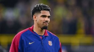 Ronald Araújo deja concentración de Barcelona y emprende viaje espiritual