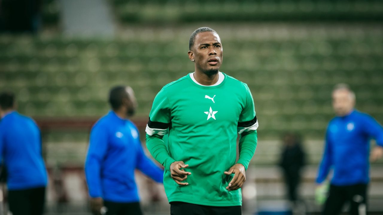 Deiby Flores anota autogol en derrota de su equipo en Arabia Saudita