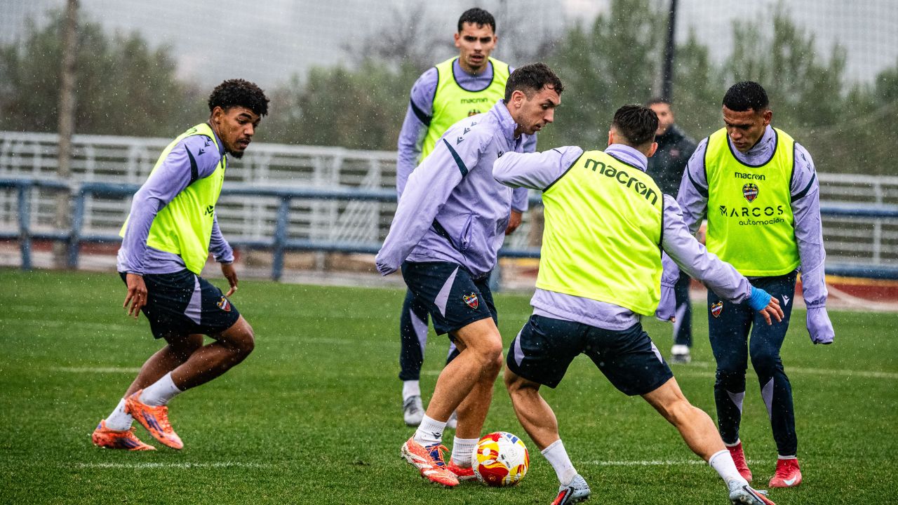 Kervin Arriaga recibe su primera convocatoria con el Levante en 2026