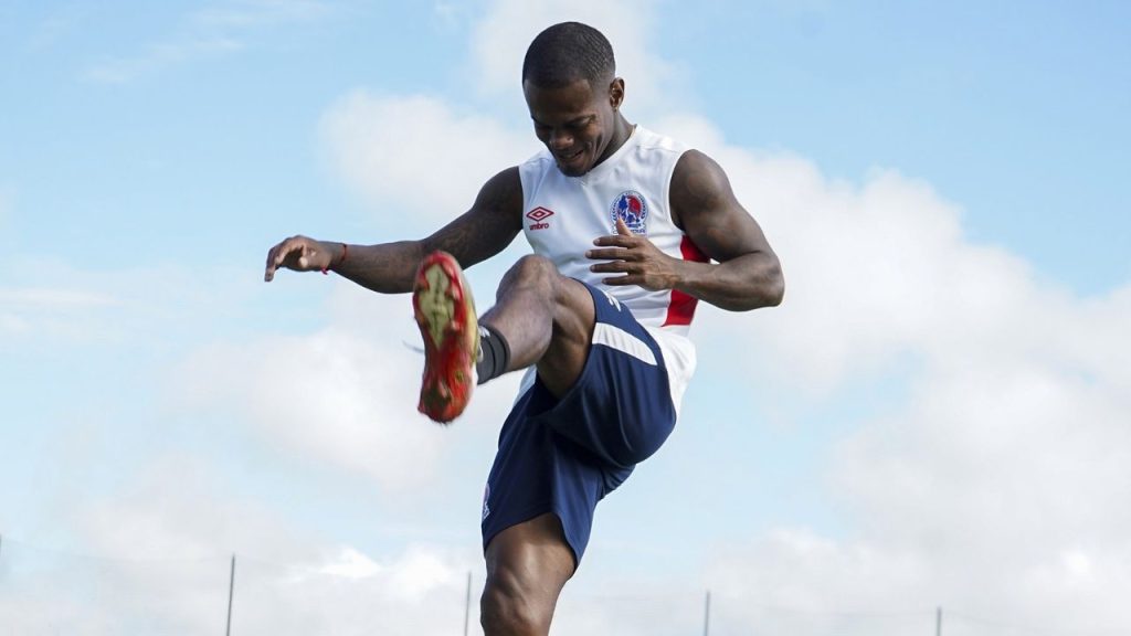Edwin Solano, jugador hondureño con el Olimpia de Honduras.