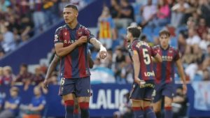 Imagen de Kervin Arriaga sale lesionado en empate del Levante contra Espanyol