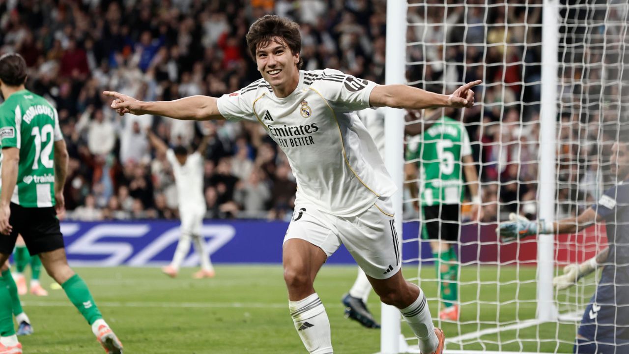 Real Madrid golea al Betis con un Gonzalo García intratable
