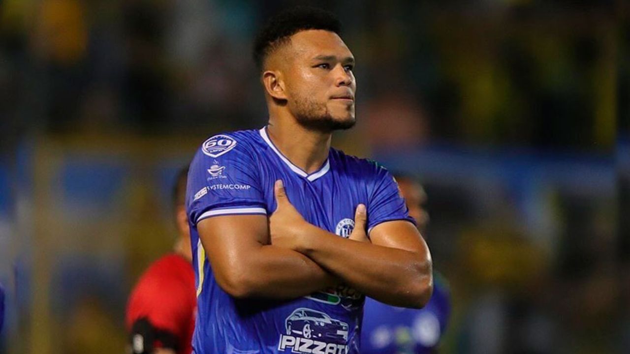 Rolando Blackburn cambia de decisión y regresa a la Liga Nacional con el Victoria