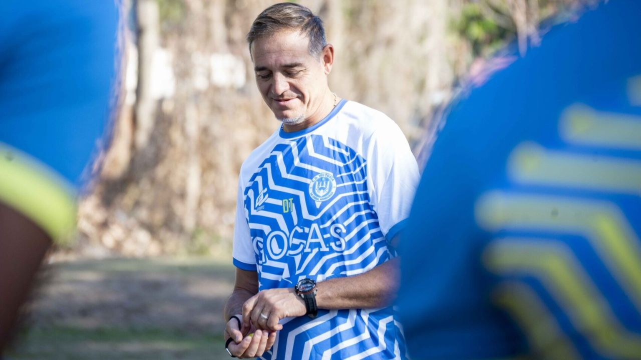 Tota Medina regresa a Honduras para dirigir al Victoria