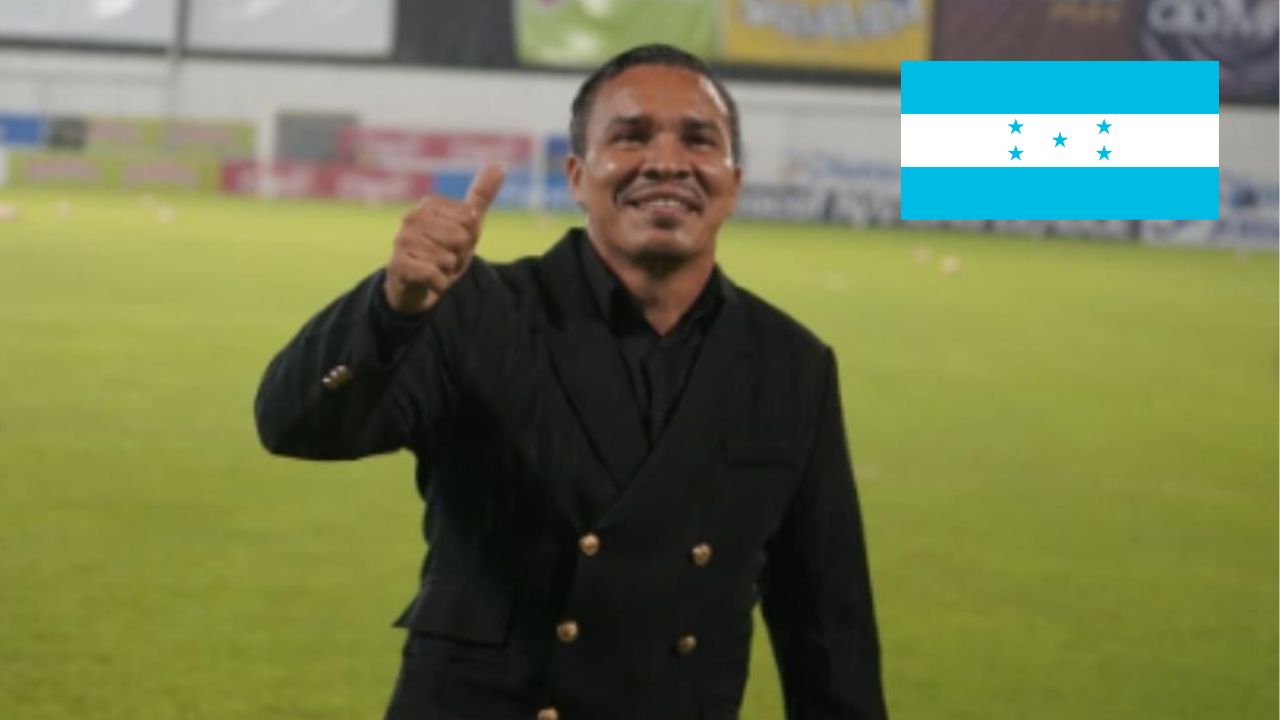 Rambo de León sorprende entrenando a equipo de fútbol de Honduras