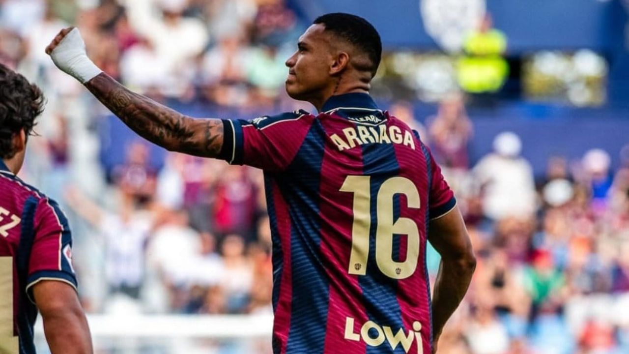 Kervin Arriaga regresó a la titularidad con Levante en derbi vs Valencia