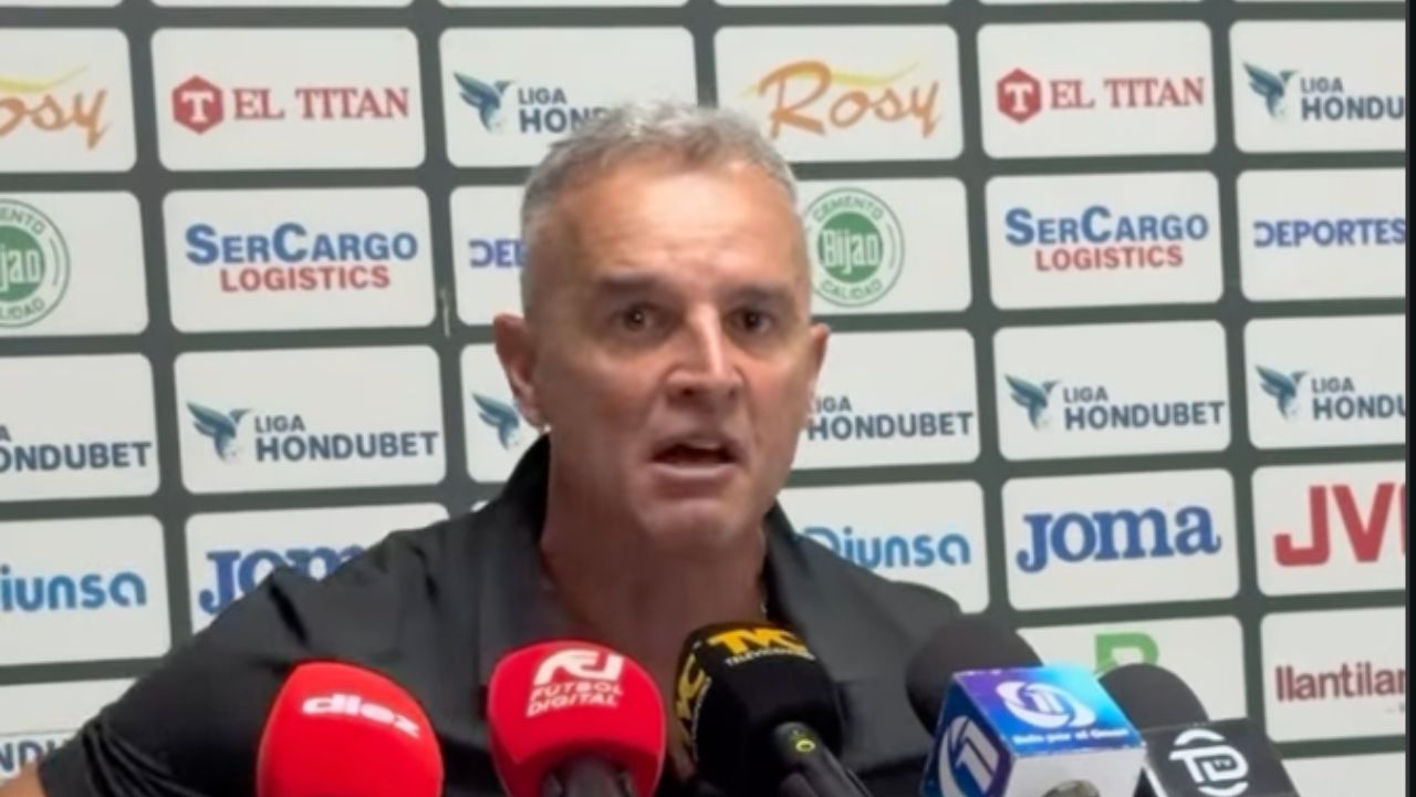 Pablo Lavallén explota en conferencia de prensa y denuncia robos