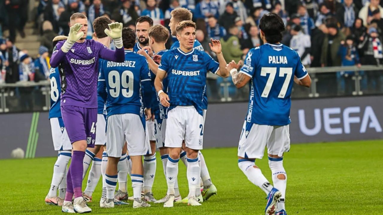 Así fue la tremenda asistencia de Luis Palma en el triunfo del Lech Poznan en Conference League