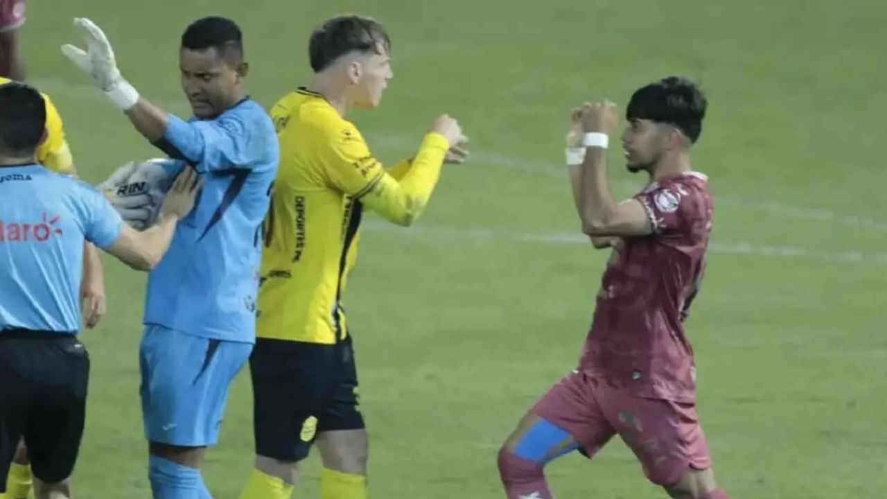 El castigo que recibirá Clever Portillo tras su agresión en el clásico Real España vs Motagua