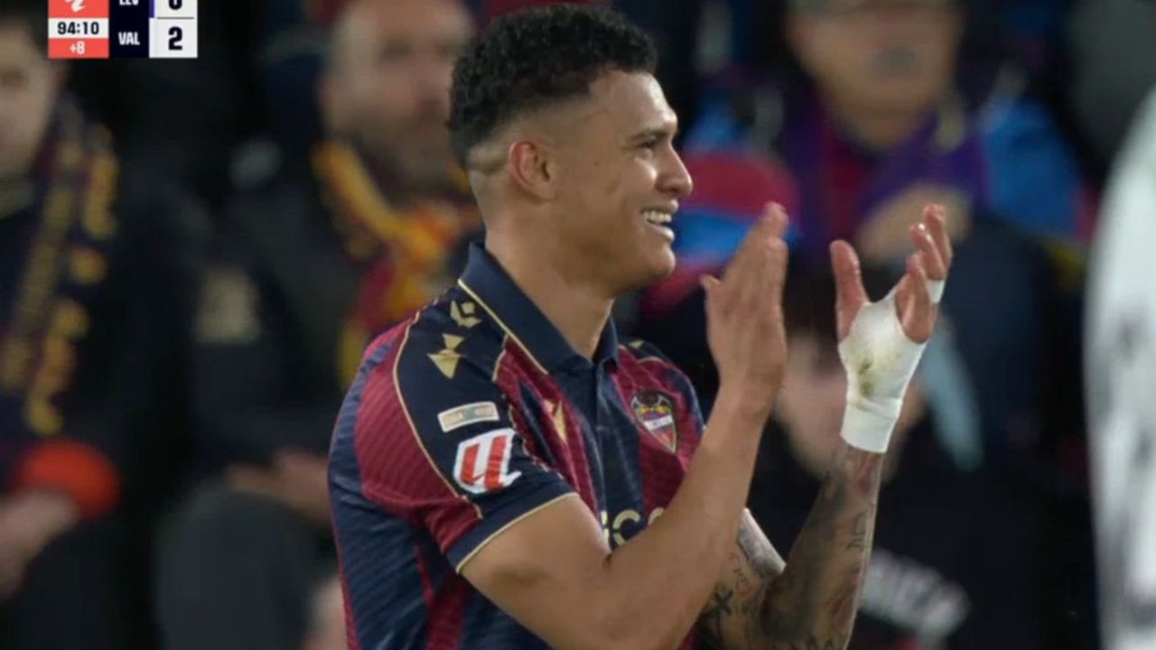 Kervin Arriaga recibe su primera expulsión con Levante de forma insólita