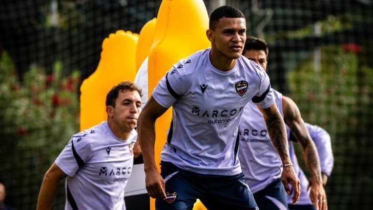 Kervin Arriaga sigue apartado del grupo a dos días del derbi de Valencia